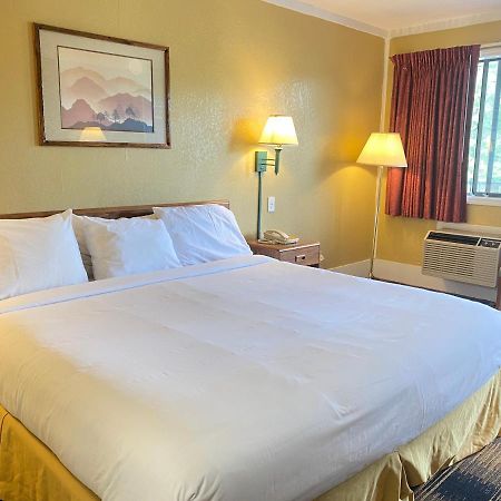 Smokies Inn - New Linens & Ultrafast Wifi - Friendliest Hospitality Guaranteed! Kodak Exterior photo